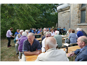 Feier des Mährisch-Neustädter Wachsstockfestes an der Weingartenkapelle (Foto: Karl-Franz Thiede)